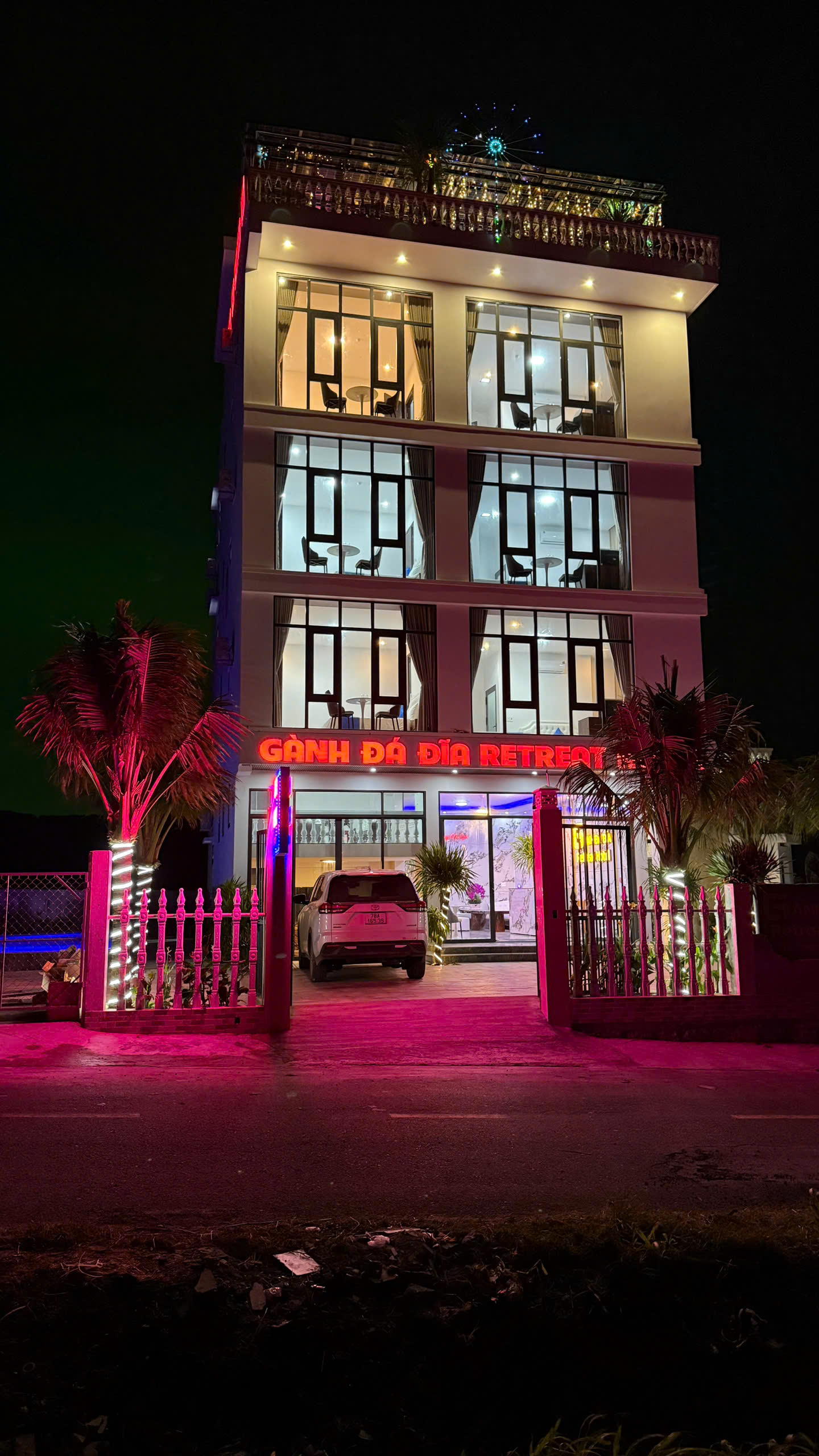 Magical night lights Ganh Da Dia Hotel