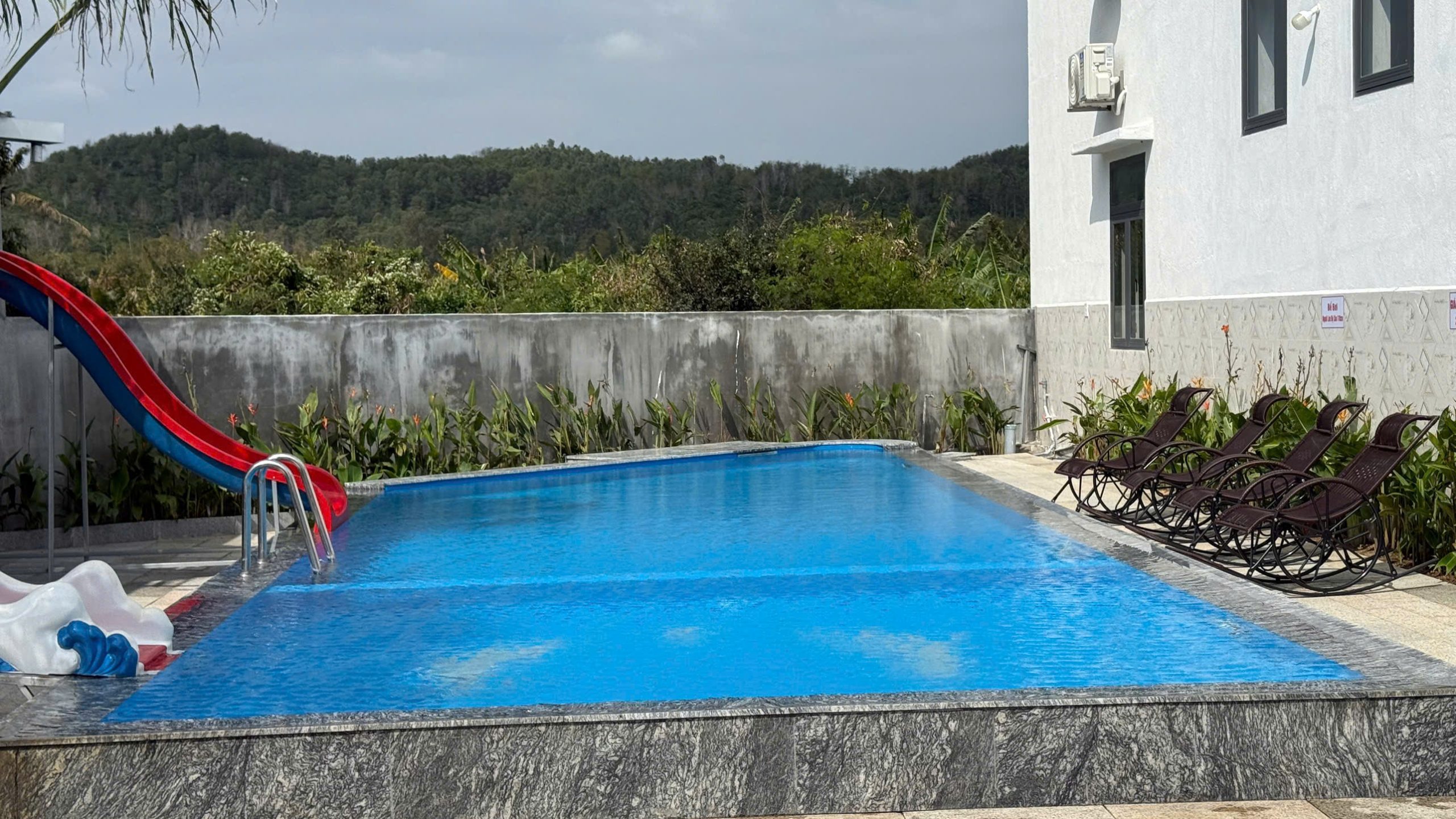 Hồ bơi vô cực tại gành đá đĩa retreat hotel