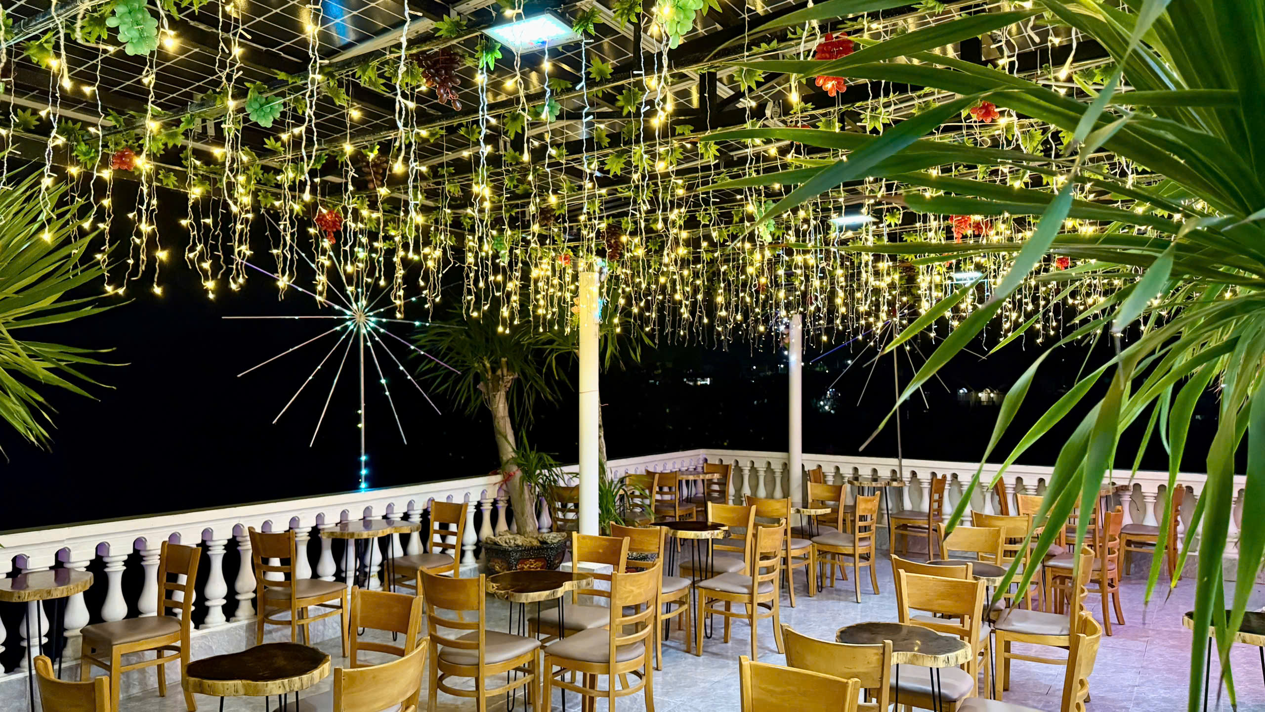 Best cafe near Ganh Da Dia