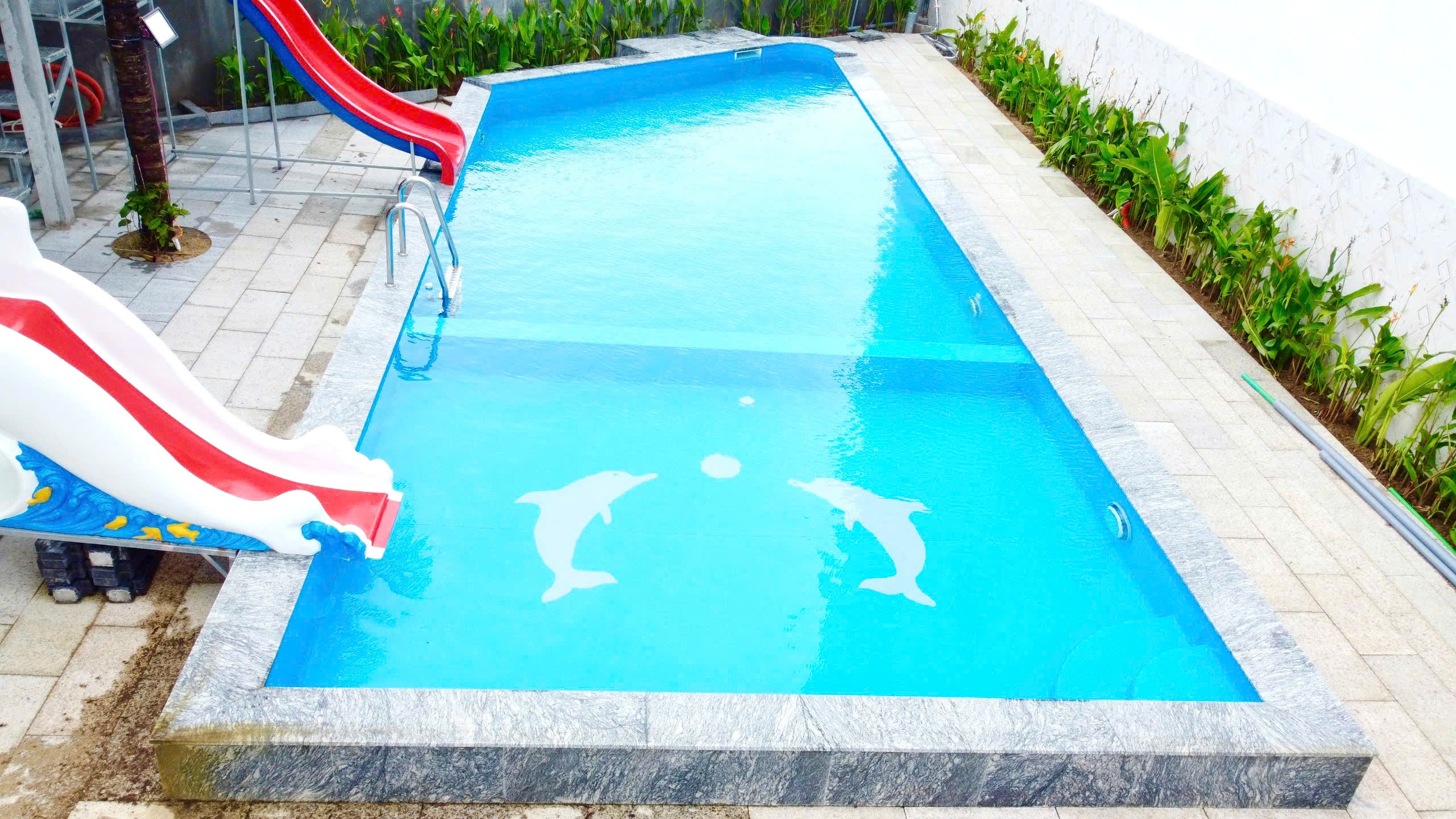 Infinity pool at Ganh Da Dia Retreat suitable for both adults and kids