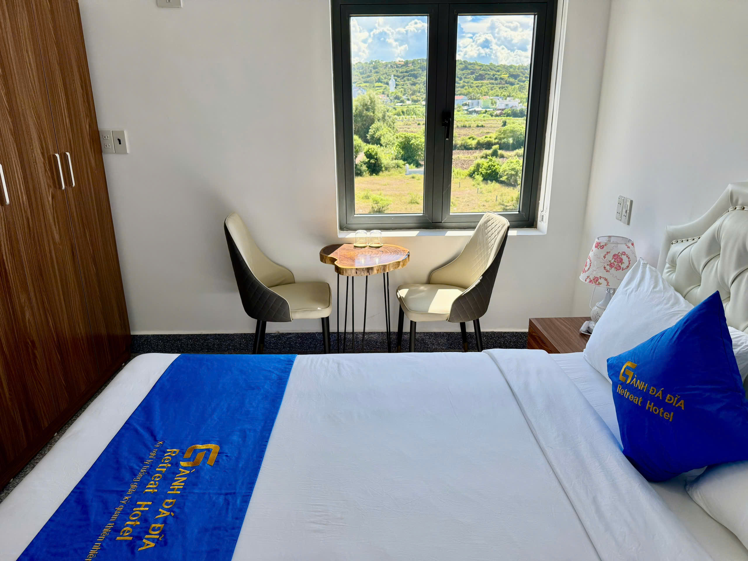 Deluxe Hill View Room for Couples Yên