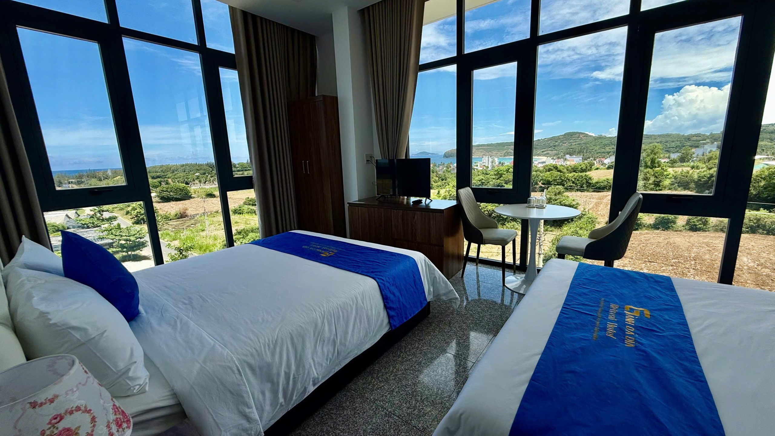 Phòng gia đình cao cấp hướng biển và Gành Đá Đĩa