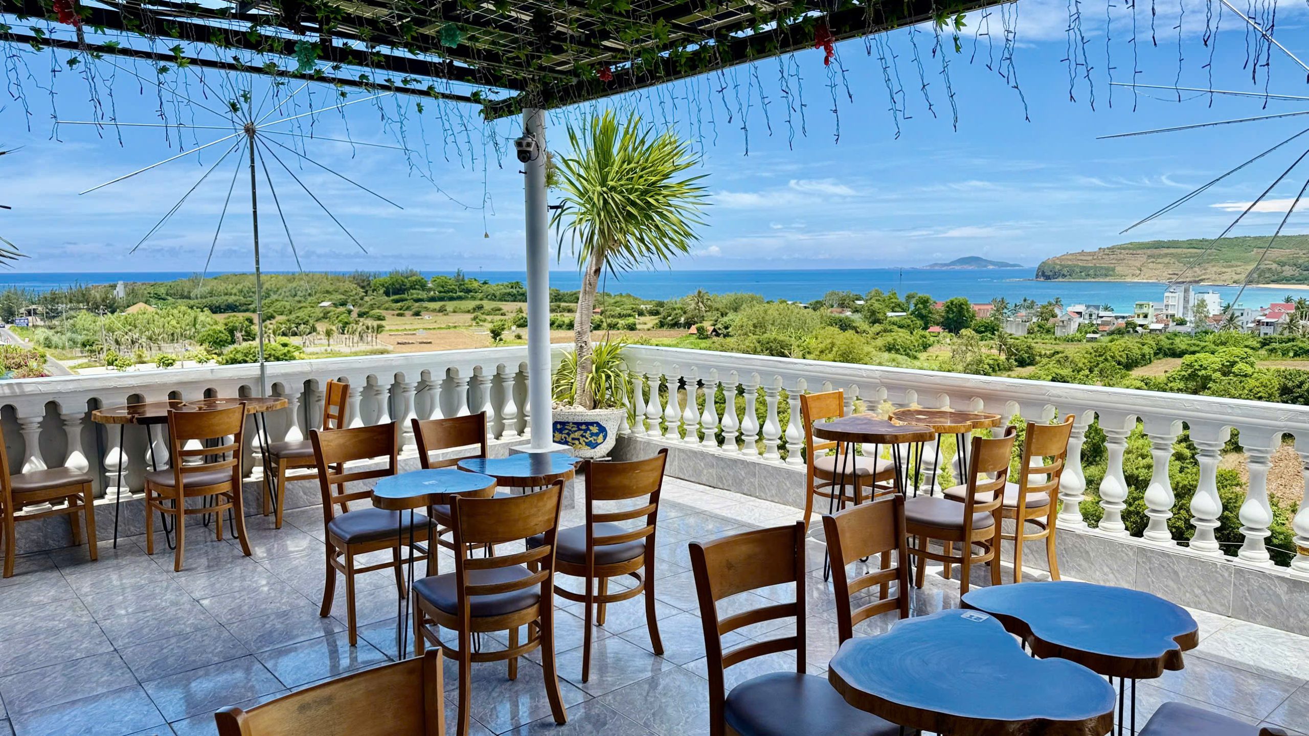 Panoramic cafe Ganh Da Dia retreat Hotel